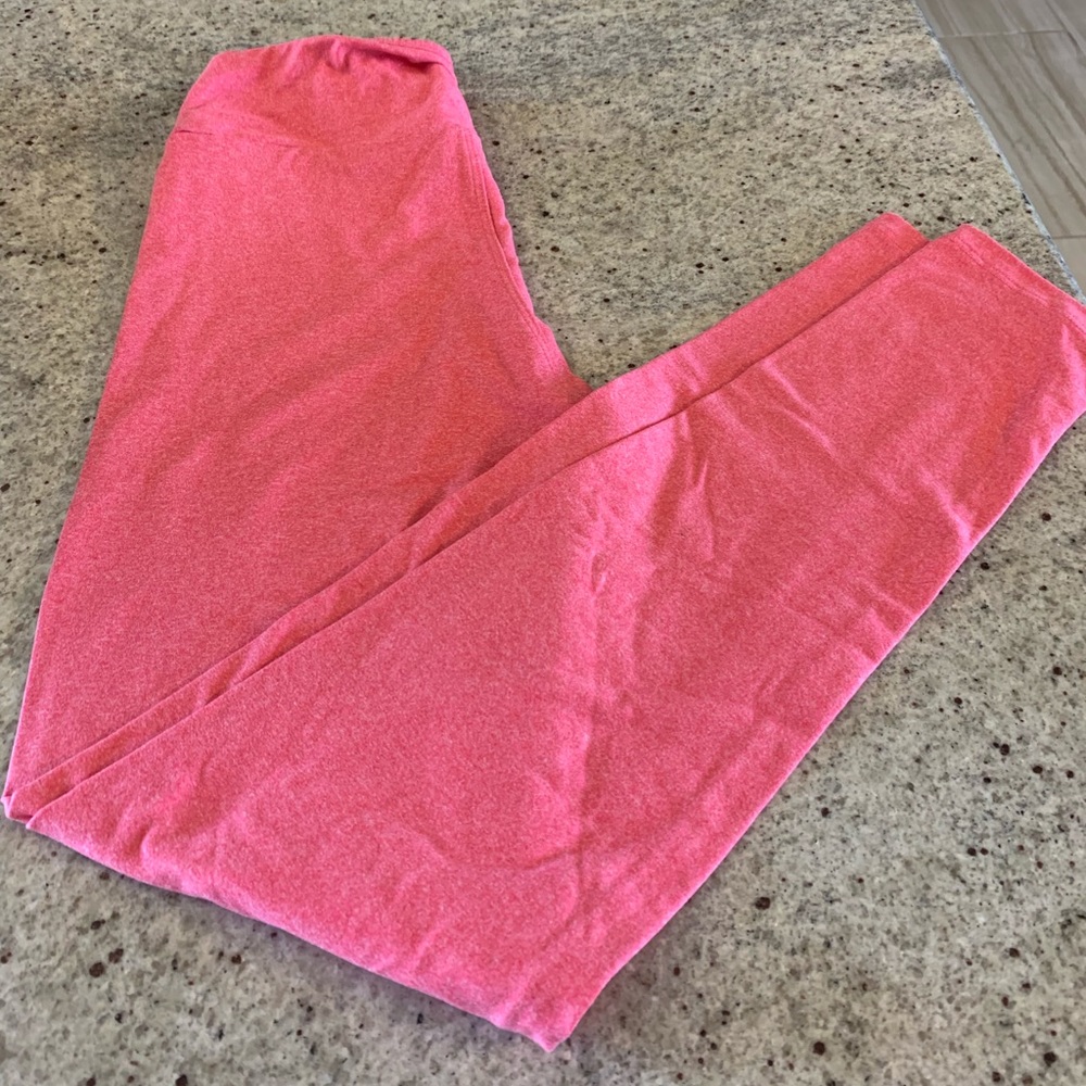Never worn lularoe legging. Light pink.